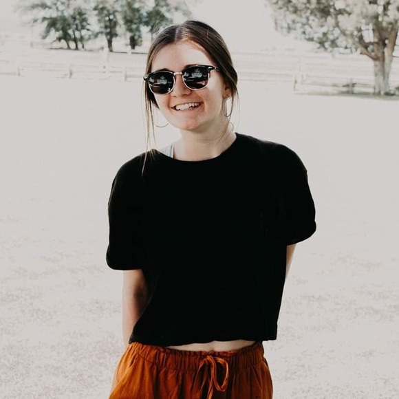 Meet your Posher, Kayley - Picture 1 of 7